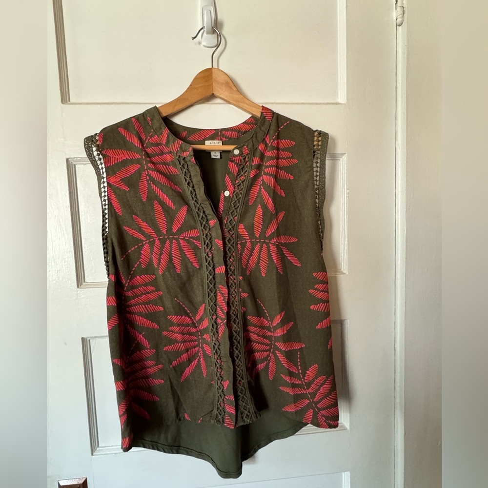 Olive and pink top with crochet detail size Medium from A New Day